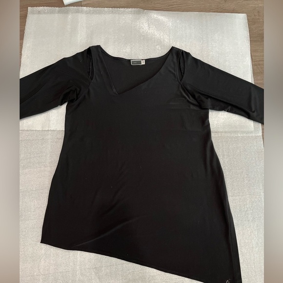 [18] Sympli Black Focus Asymmetrical Slit Tunic Blouse - Picture 2 of 8